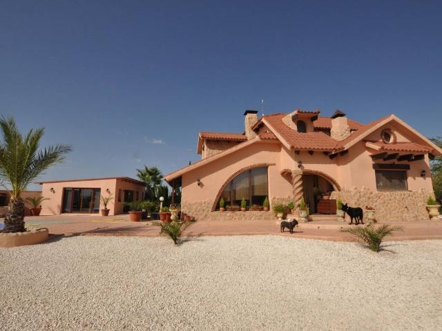 Chalet en venta en el Pinós / Pinoso, Alacant / Alicante