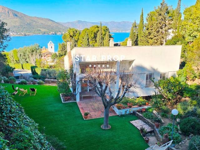 Villa en venta en El Port De La Selva
