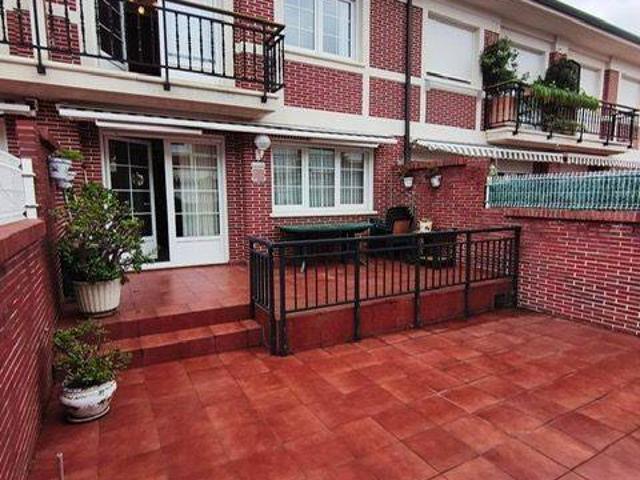 Chalet en venta en Laredo