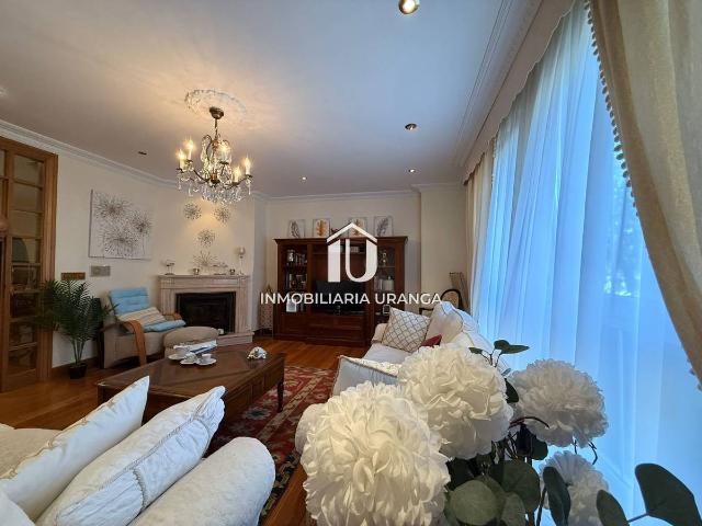 Chalet en venta en Laredo