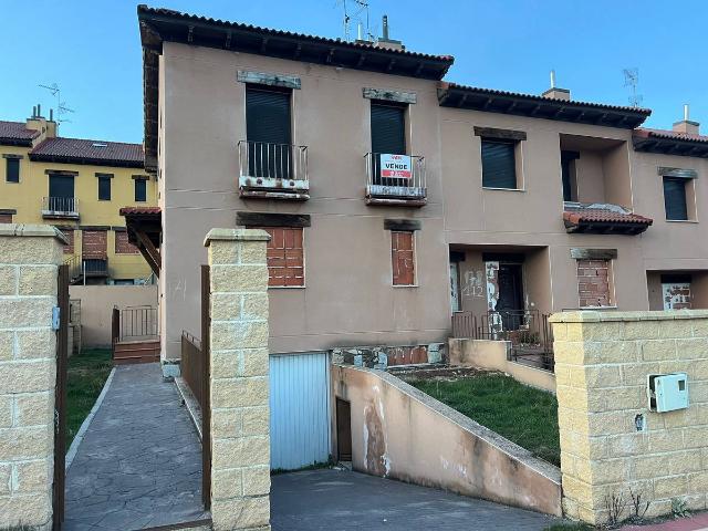Villa en venta en El Tiemblo