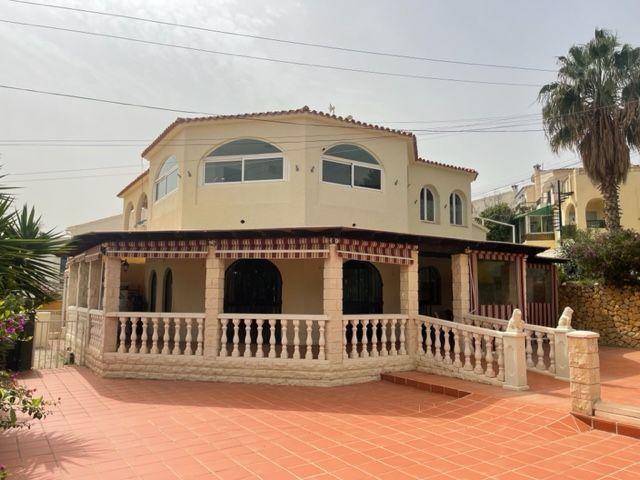 Villa en venta en La Nucia