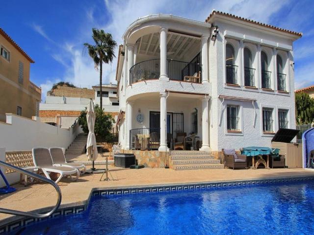 Chalet en venta en La Nucia, Valencia