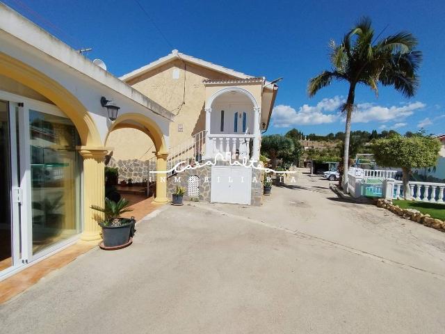 Villa en venta en La Nucia
