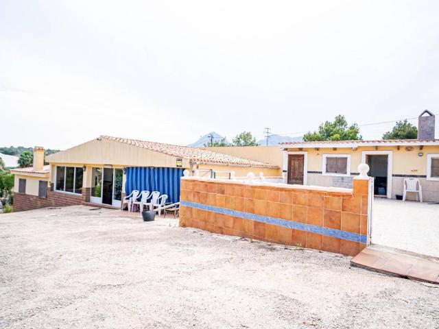 Villa en venta en La Nucia