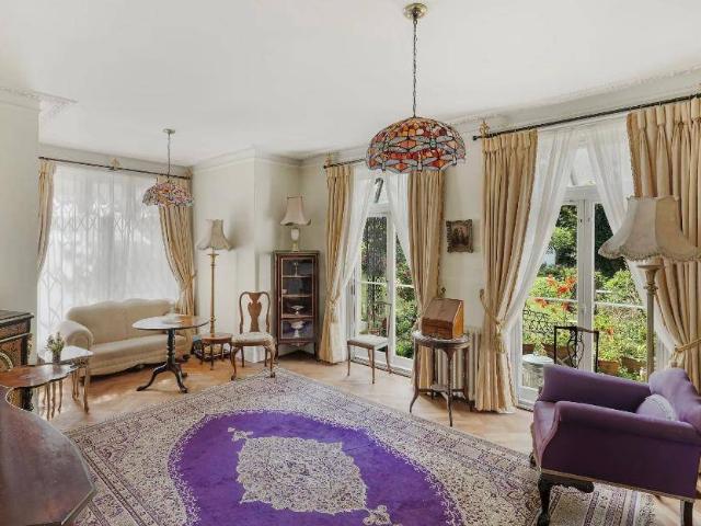 Villa en venta en Madrid, Cortes