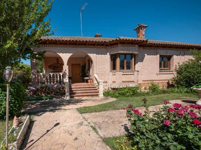 Villa en venta en El Viso De San Juan