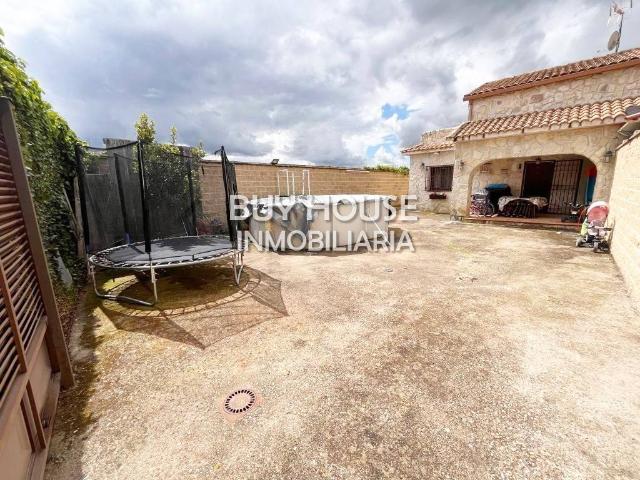 Villa en venta en El Viso De San Juan
