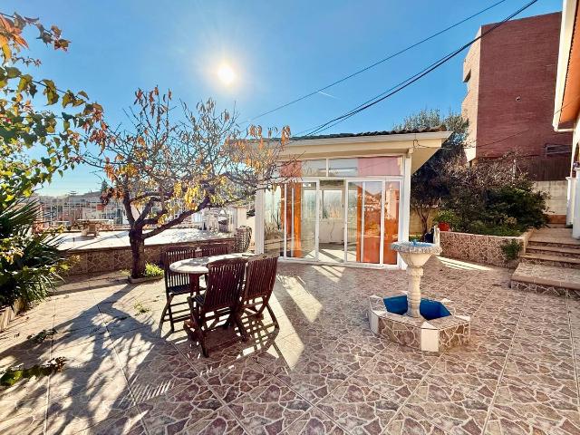 Chalet en venta en Barri Centre, Sant Boi De Llobregat