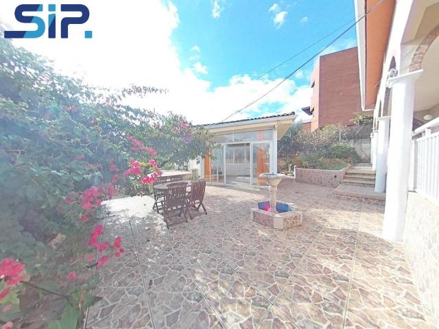 Villa en venta en Sant Boi De Llobregat, Barri Centre