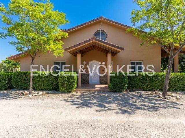 Chalet en venta en Jane Addams, Enguera