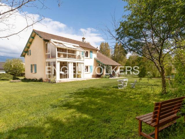 Villa en venta en Girona