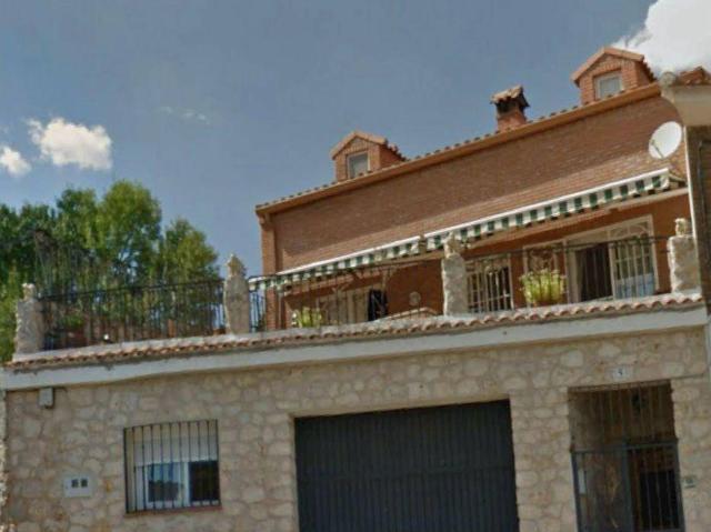 Villa en venta en Escariche