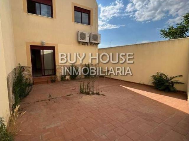 Villa en venta en Esquivias