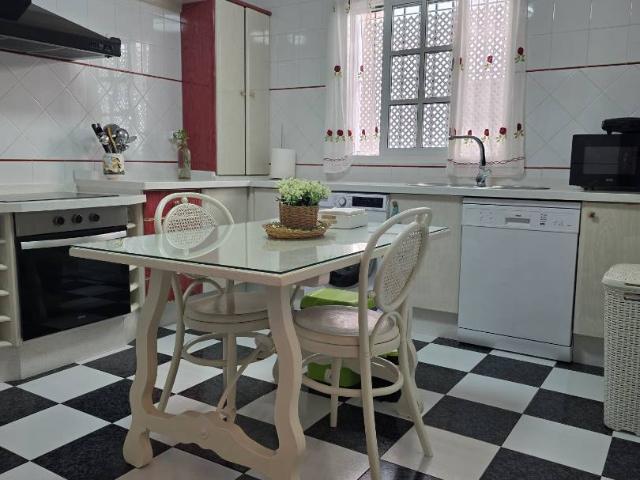 Chalet en venta en Utrera, Andalucía