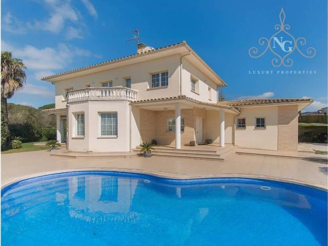 Villa en venta en Castell-platja D'aro