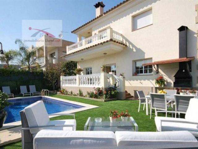 Villa en venta en Lloret De Mar