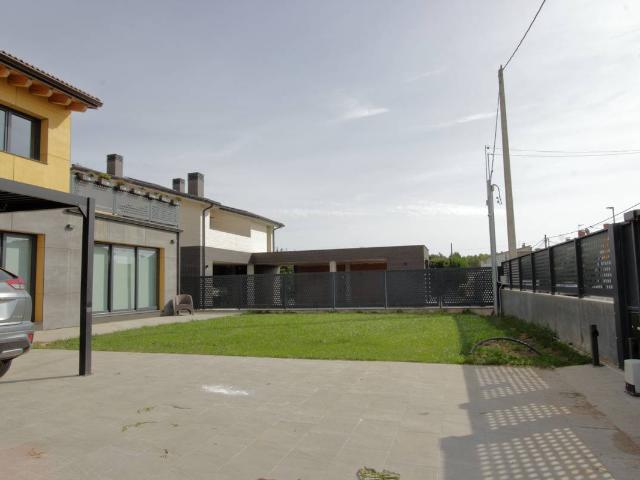 Chalet en venta en Pla de l'Estany, Catalunya