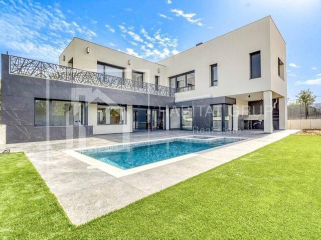 Villa en venta en Fornells De La Selva