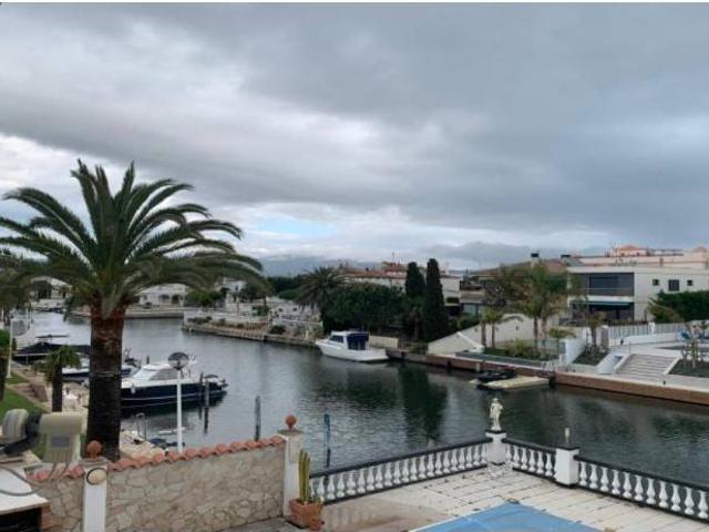 Villa en venta en Empuriabrava