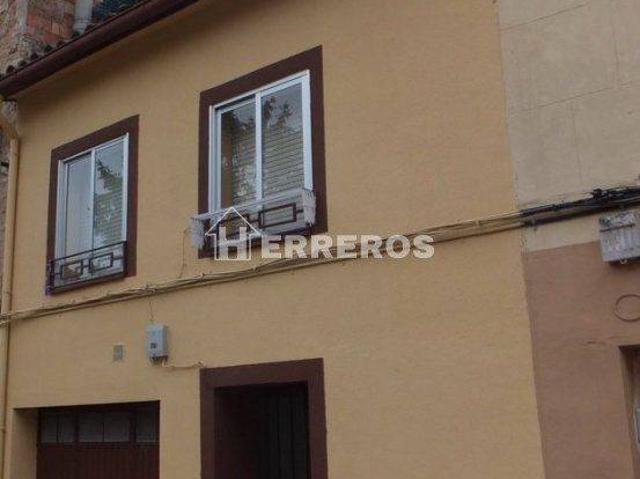 Chalet en venta en Fuenmayor, La Rioja