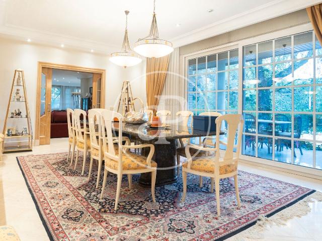 Villa en venta en Madrid, Cortes