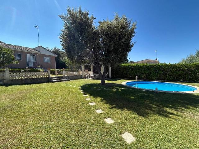 Chalet en venta en Fuentenovilla, Guadalajara