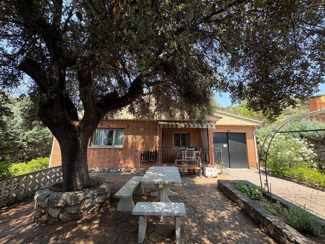 Villa en venta en Fuentenovilla