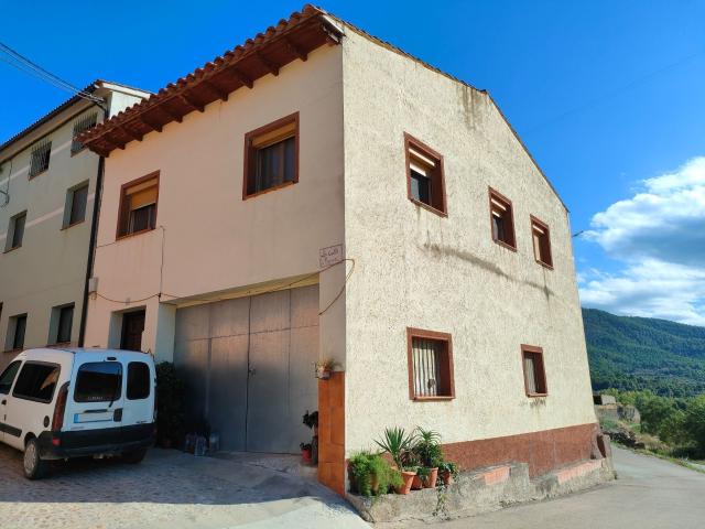 Villa en venta en Fuentespalda