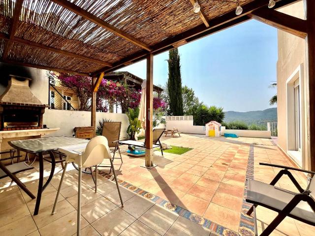 Villa en venta en Gata De Gorgos