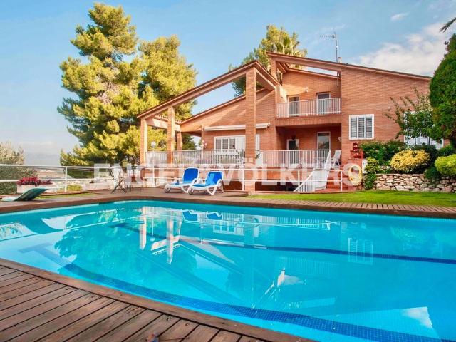 Villa en venta en Gelida