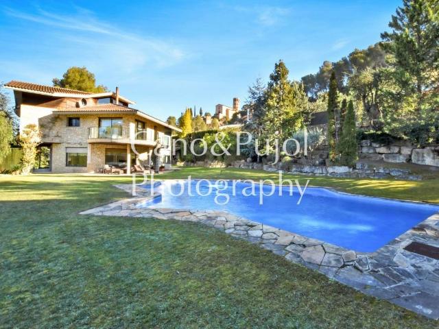 Villa en venta en Gelida