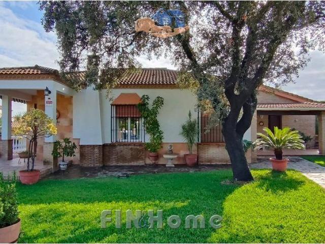 Chalet en venta en Gerena, Andalucía
