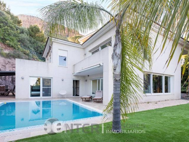 Villa en venta en Gilet, La Paz