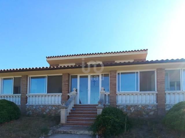 Villa en venta en Ginestar