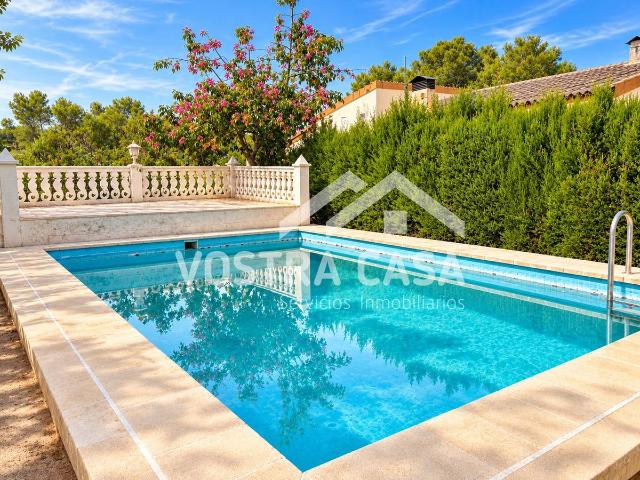 Chalet en venta en Godelleta, València / Valencia