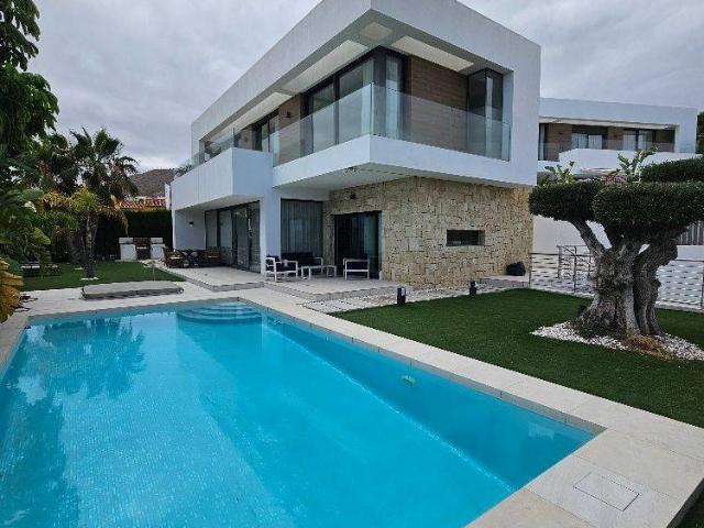 Chalet en venta en la Marina Baixa, Valencia