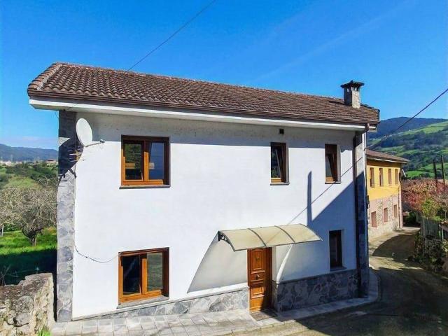 Chalet en venta en Grado, Asturias