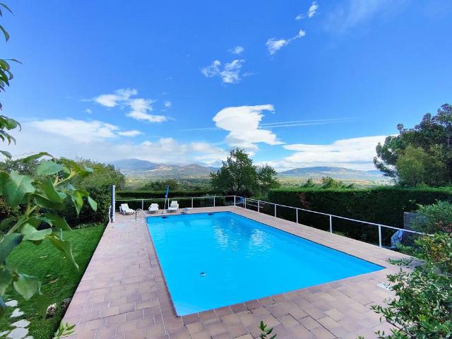 Chalet en venta en Guadarrama, Madrid