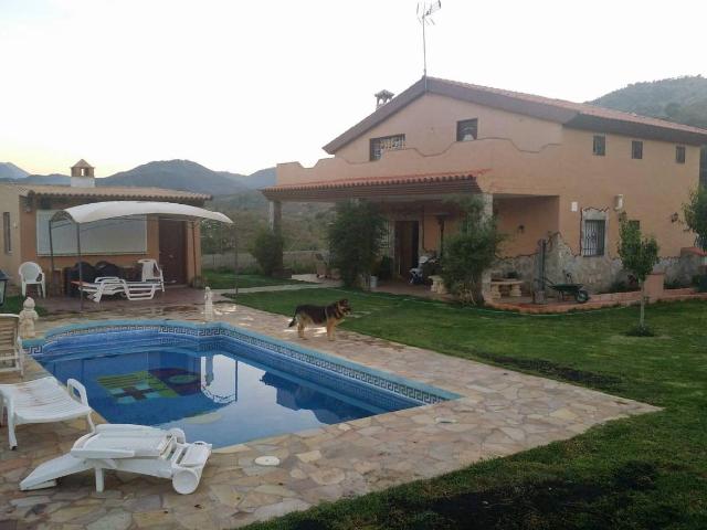 Chalet en venta en Guaro, Málaga