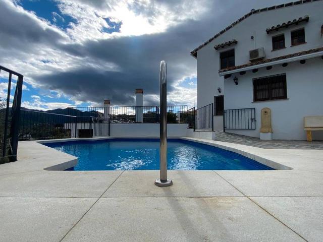 Chalet en venta en Guaro, Málaga