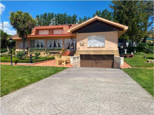 Chalet en venta en Haro, La Rioja