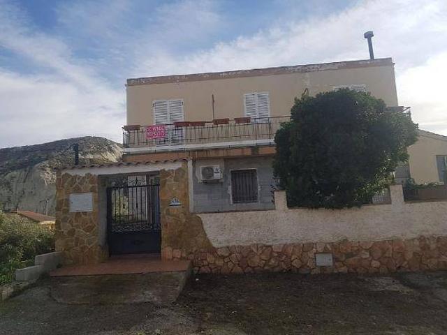 Villa en venta en Hinojares
