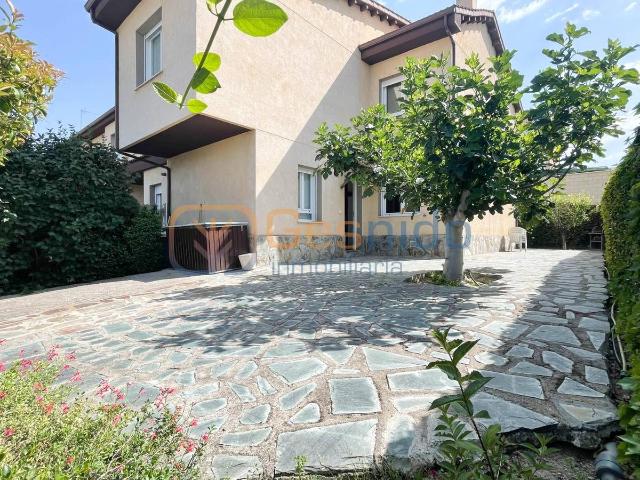 Villa en venta en Hontanares De Eresma, Urbanización Cueva del Gato