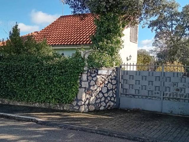 Chalet en venta en Hontoba, Guadalajara