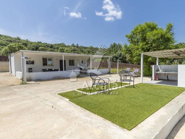 Villa en venta en Hontoba