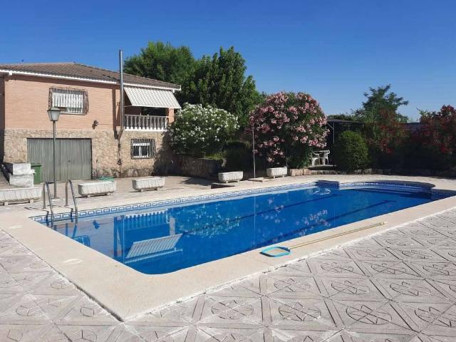Villa en venta en Hormigos