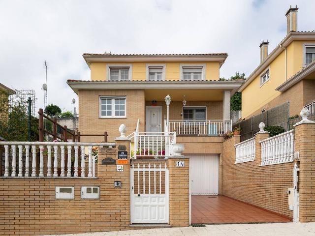 Chalet en venta en Oleiros, A Coruña