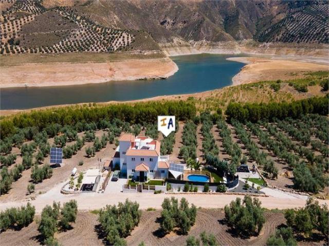 Chalet en venta en Iznájar, Andalucía