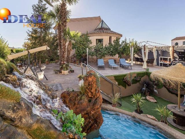 Villa en venta en Iznalloz, Casas Nuevas